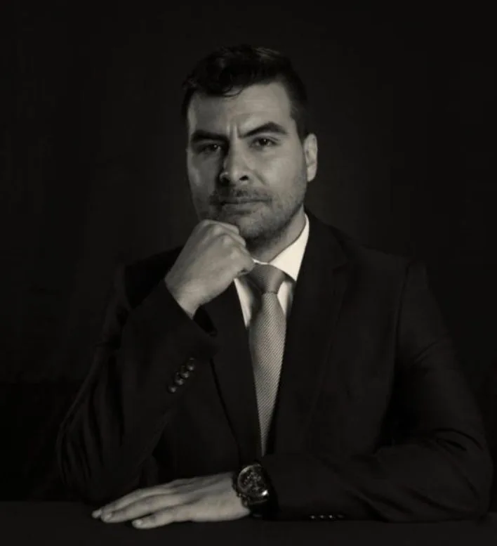 Retrato profesional de Alan Solano